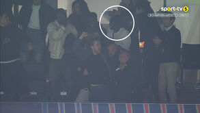 Faye assiste a jogo do Sporting com colegas no camarote