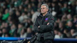 Luis Enrique não escondeu a desilusão no banco do PSG