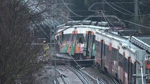 Comboio colide com muro em Barcelona e maquinista morre: é o segundo acidente ferroviário em uma semana em Espanha