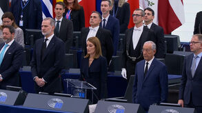 Parlamento Europeu faz minuto de silêncio pelas vítimas de acidente ferroviário em Espanha 