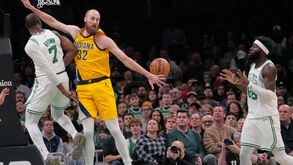 Neemias Queta com 17 pontos e cinco desarmes de lançamento em vitória dos Celtics