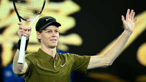 Jannik Sinner celebra apuramento para a 3.ª ronda do Open da Austrália