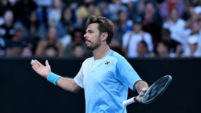 Stan Wawrinka finta idade, supera maratona e está na 3.ª ronda do Open da Austrália