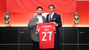 Rafa Silva ao lado de Rui Costa