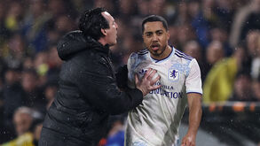 Tensão entre Emery e Tielemans após substituição no Aston Villa-Fenerbahçe