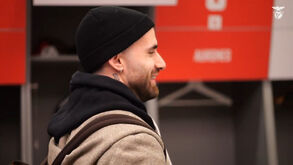 «Tenho aqui uma coisa importante para ti»: Benfica mostra bastidores do regresso de Rafa e conversa com Mourinho