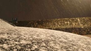 Neve chegou ao Alentejo: as impressionantes imagens de Marvão 'pintada' de branco