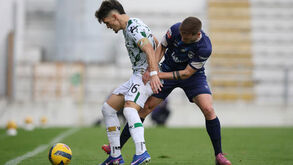 Dinis Pinto (Moreirense) e Serginho (Santa Clara)
