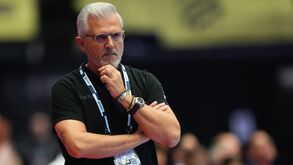 Paulo Pereira e a pesada derrota com a França: «Demasiado dura para aquilo que temos vindo a fazer» 