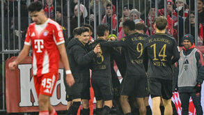 Jogadores do Augsburgo a celebrar 