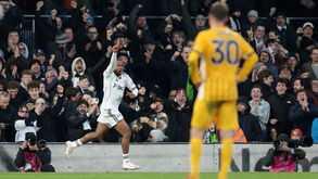 Samuel Chukwueze a celebrar 