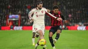 Dominik Szoboszlai (Liverpool) e Amine Adli (Bournemouth)