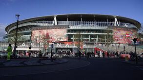 Arsenal e Manchester United defrontam-se no Emirates