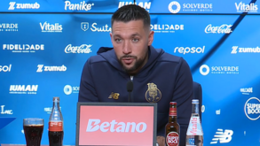 Farioli em conferência de imprensa