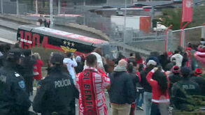 Saída tranquila do Seixal e chegada à Luz com aplausos: o percurso do Benfica antes do jogo com o E. Amadora