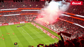 «Juntos até ao fim»: a tarja dos 'No Name' momentos antes do início do Benfica-Estrela