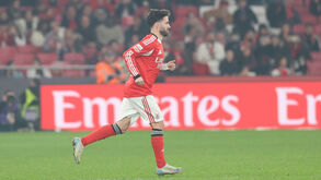 Muitos aplausos... e alguns assobios: o momento em que Rafa é lançado no Benfica-E. Amadora