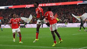 Na estreia pelo Benfica, Anísio Cabral marcou 62 segundos após entrar... depois de centro de Banjaqui