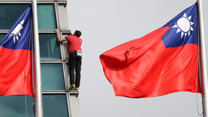 Alex Honnold escalou um arranha-céus em Taiwan sem proteção