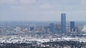 Imagens aéreas mostram Oklahoma, nos EUA, completamente pintada de branco pós nevão