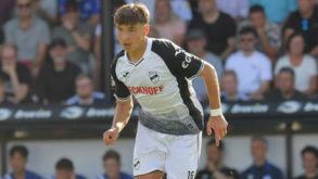 Defesa formado no Bayern muito perto do E. Amadora