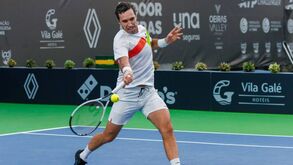 Aos 38 anos, Mikhail Kukushkin continua a dar dores de cabeça no court: «É necessário conhecer o corpo»