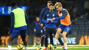 Jogadores do FC Porto aquecem para o jogo contra o Gil Vicente