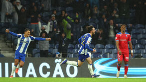 Martim Fernandes celebra com Thiago Silva