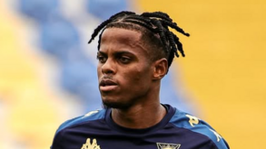 Fabrício é reforço do Alverca por empréstimo do Estoril