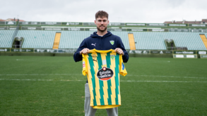 Arjen van der Heide apresentado no Tondela