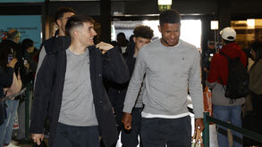 Fresneda e Matheus Reis, ontem, na partida para Bilbau