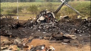 Vice-ministro-chefe da Índia morre após queda de avião particular 