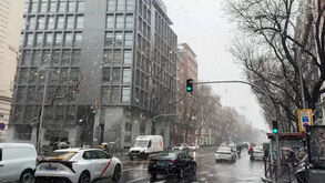 Neve deixa centro de Madrid pintado de branco 