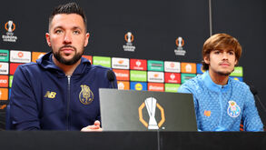 Farioli e Rodrigo Mora na conferência de imprensa