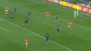 Bis de Schjelderup frente ao Real