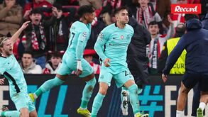 Leão cheio de força: Noite épica vale passaporte para os 'oitavos'