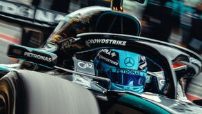 Mercedes manda no terceiro dia de testes em Barcelona