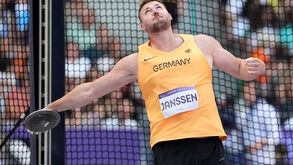 Henrik Janssen suspenso por três meses