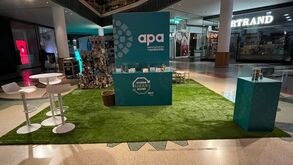 A APA promove campanha sobre lixo com exposição num centro comercial