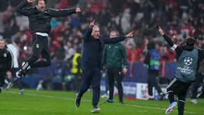 José Mourinho celebra o golo de Trubin