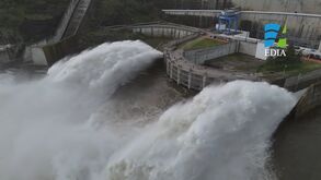 As imagens impressionantes da descarga controlada de água na Barragem do Alqueva