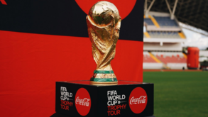 ALERTA. Cândido Costa e “os anjos” sob suspeita numa missão secreta ligada ao Troféu Original do Campeonato do Mundo da FIFA