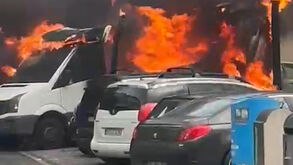 Susto em Lisboa com carrinha em chamas 