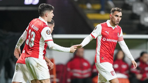 Ricardo Horta cumprimenta Fran Navarro