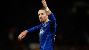 Jack Grealish joga no Everton