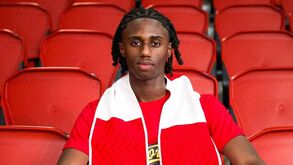 Benfica renova com Eduardo Tchuda