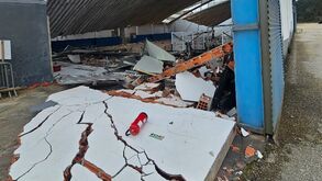 Pavilhão da Associação Recreativa Amarense destruído pelo temporal