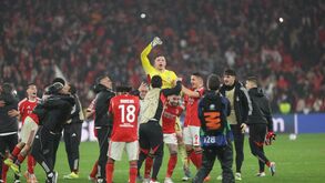 A festa dos jogadores do Benfica após a vitória sobre o Real Madrid