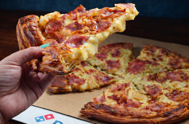 Domino's lança pizza com base de croissant: a Croissantíssima