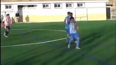 Empurrões e pontapés: jogadores... e pais envolvem-se em batalha campal em jogo de juvenis em Espanha